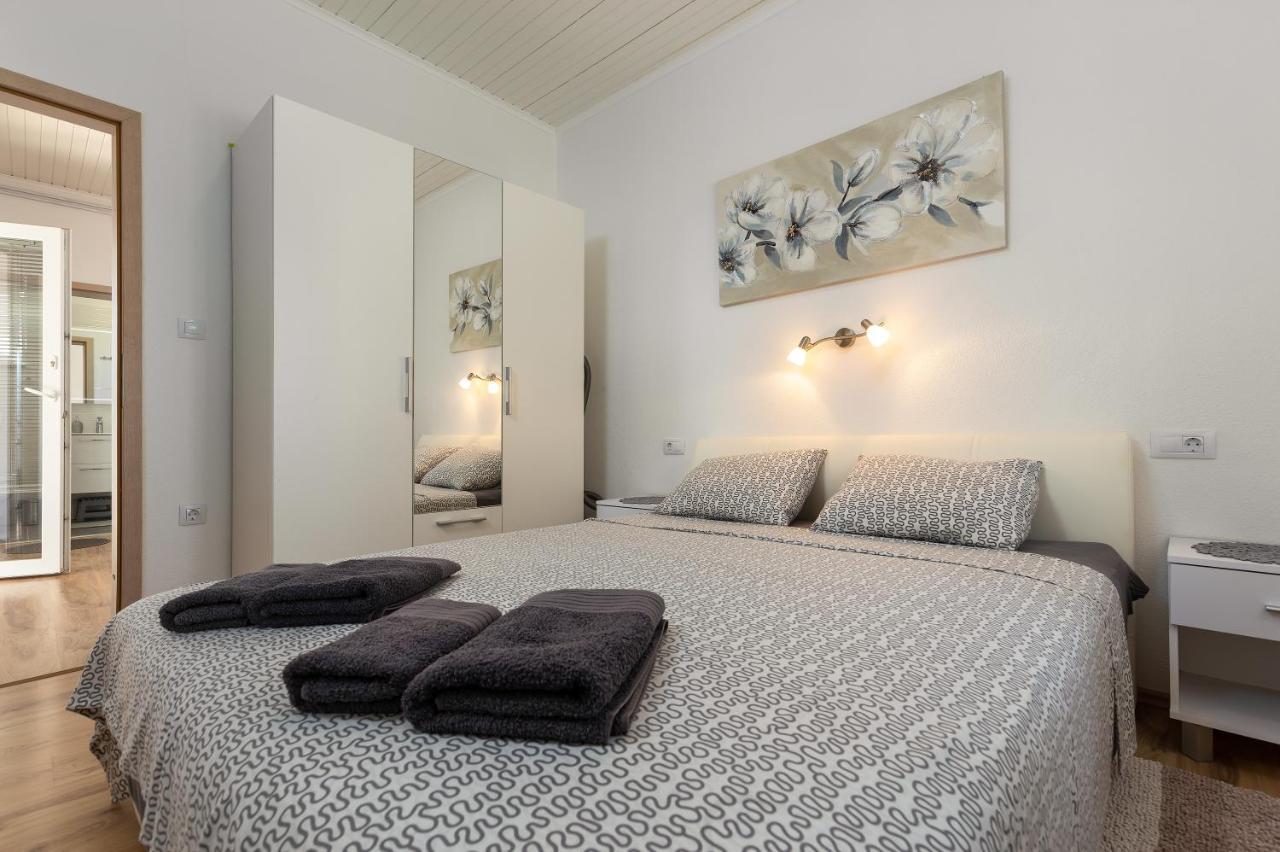 Apartments Elita Rovinj Bagian luar foto