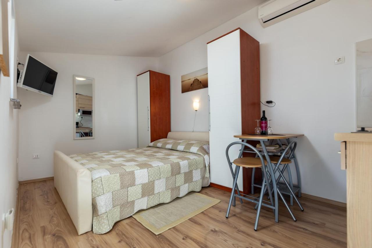 Apartments Elita Rovinj Bagian luar foto