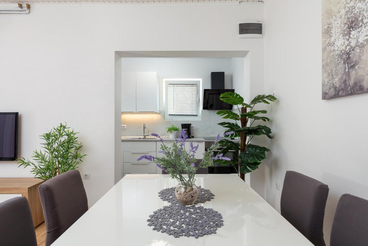 Apartments Elita Rovinj Bagian luar foto