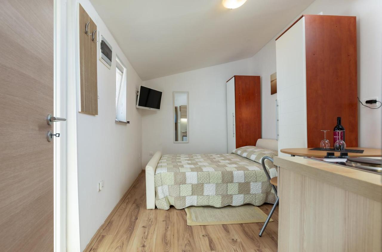 Apartments Elita Rovinj Bagian luar foto